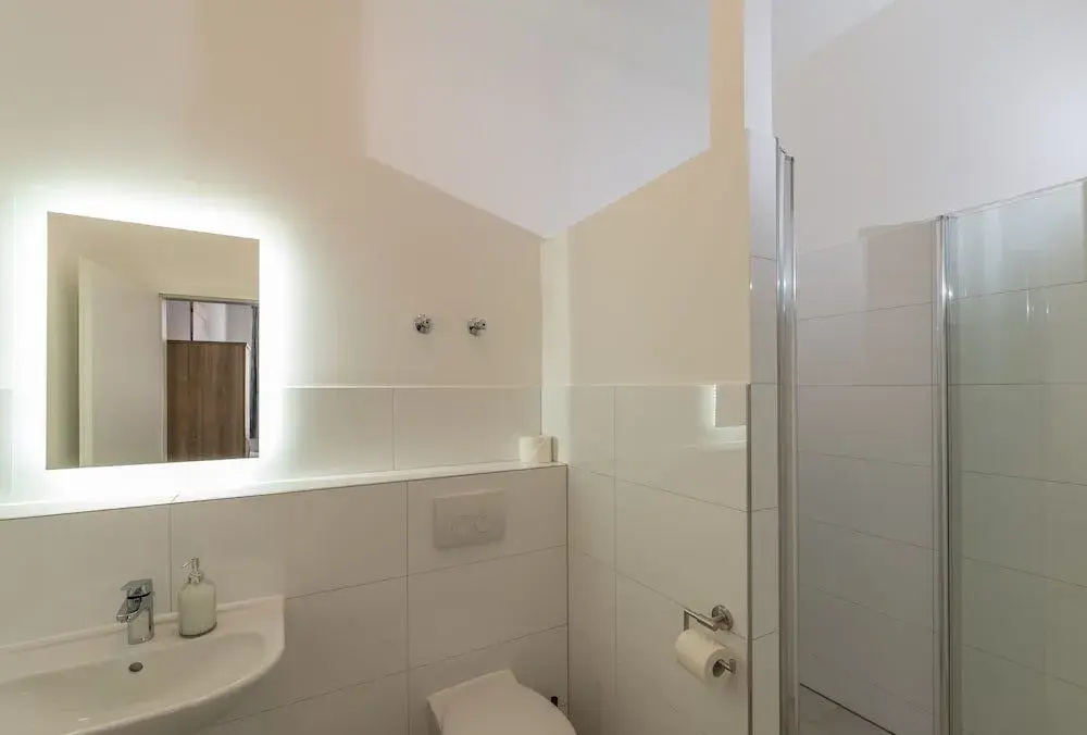 Boutique-Hotel Kronenstuben - unschlagbare Zentrumsnähe direkt am Marstall & Marktplatz - Schloss in 3 Min - Frühstück - Langzeitmiete