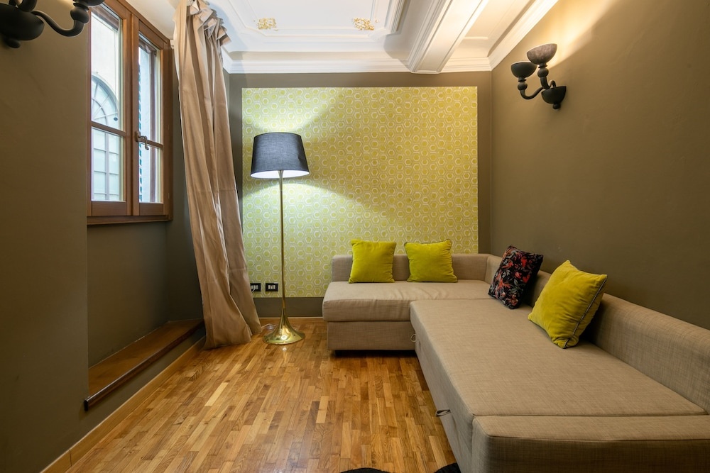 Uffizi Romantic Flat by Mmega