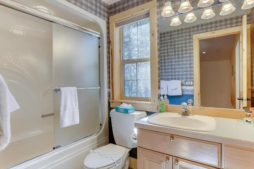 3 Mt. Baker-AC-Hot Tub-4BR/3BA