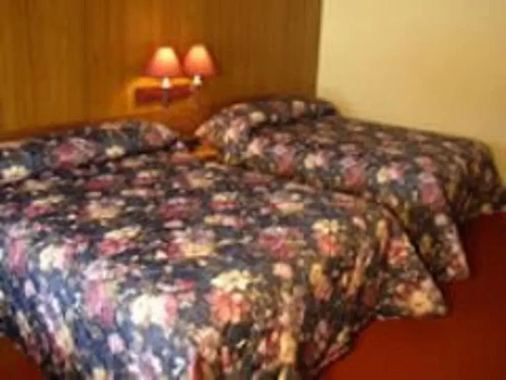 Berry Pond Motel