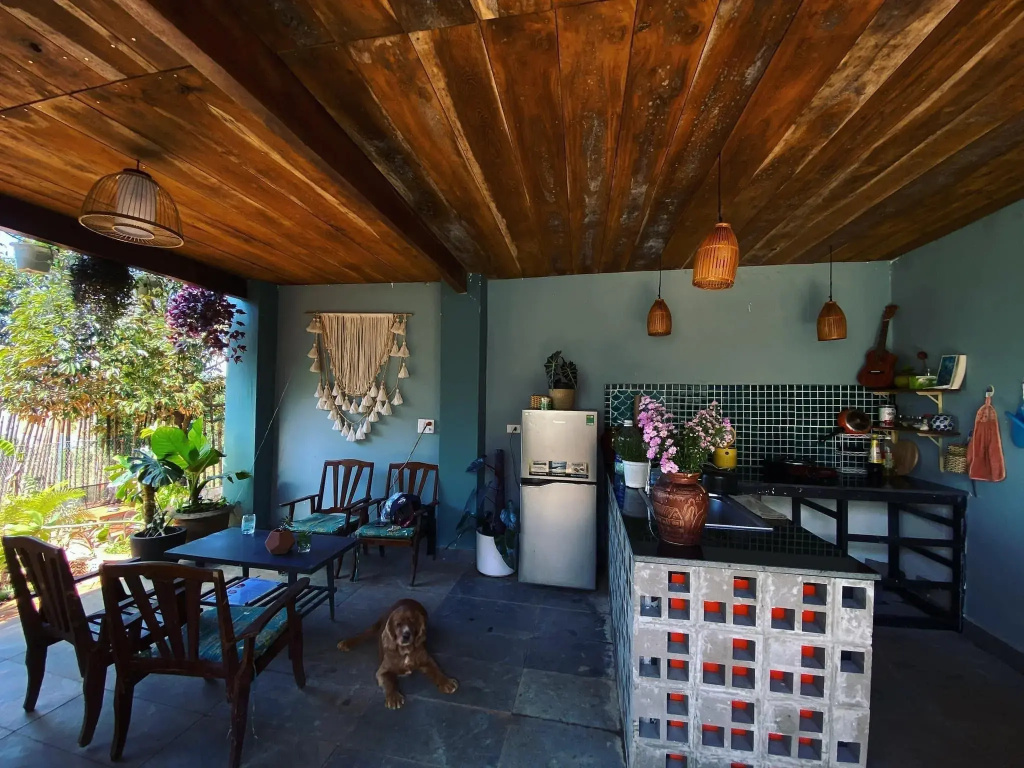 Queeny’s Farmstay Wooden House