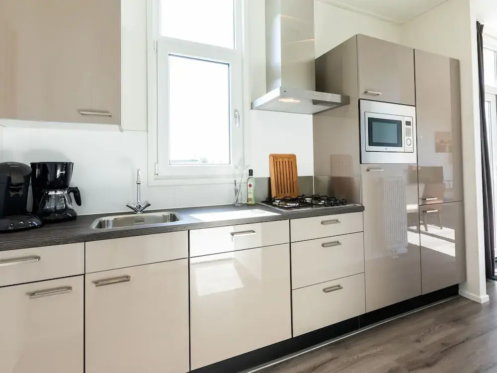 Modern chalet with dishwasher, only 18 km. from Rotterdam