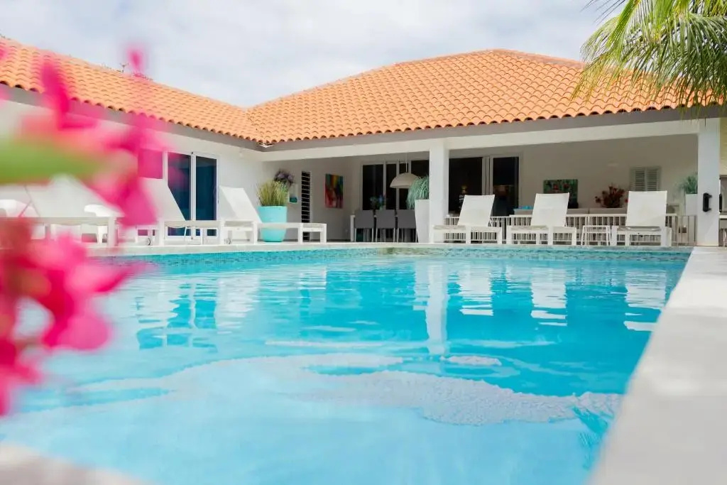 Villa Mistral Curacao - Luxurious 5 bedrooms, 5 min drive from the beach