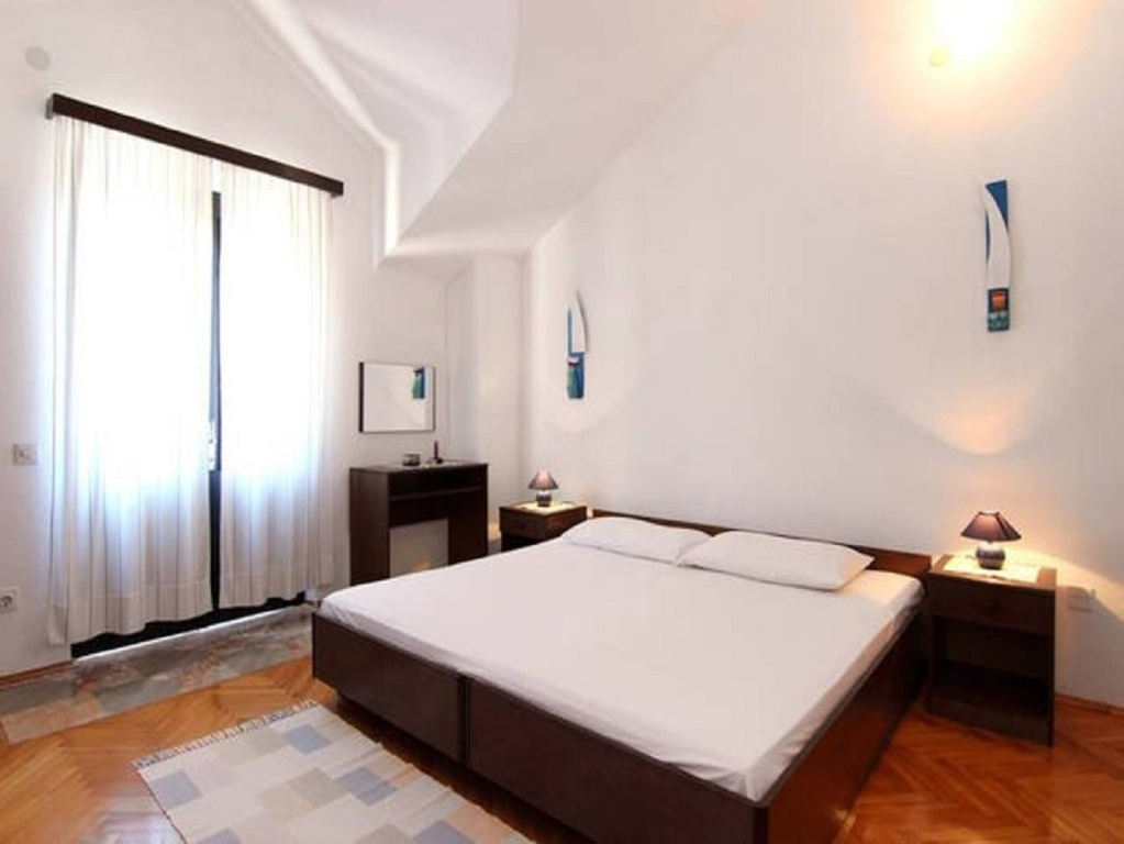 Studio apartment Mat - in a cosy stone house: SA3 Bol, Island Brac