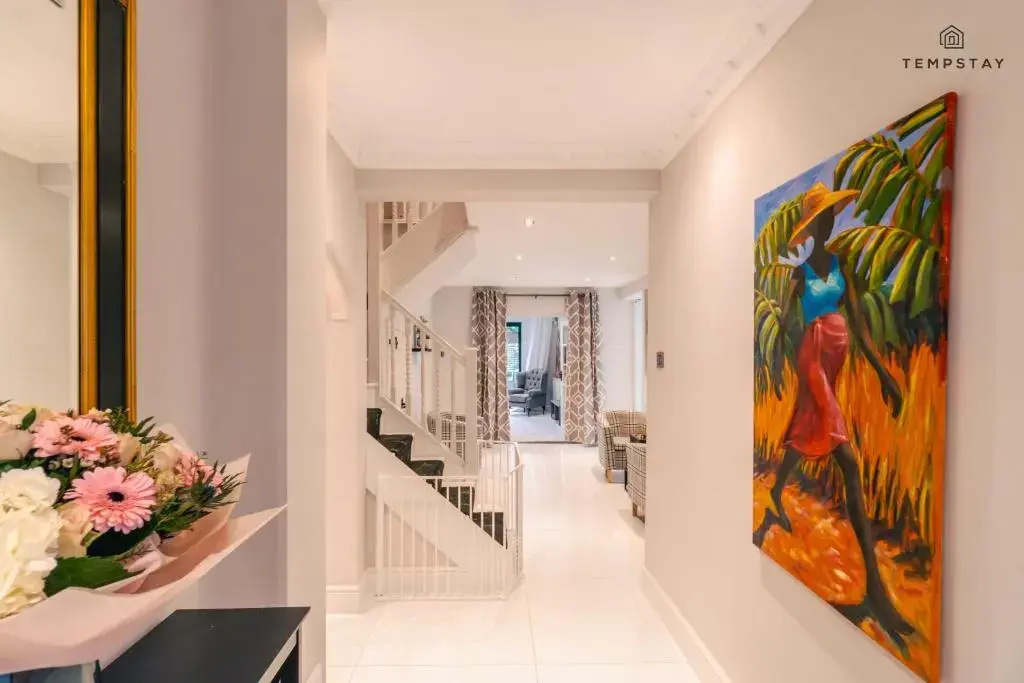Hidden Gem! Luxury 5 Bed Near Warner Bros Studios