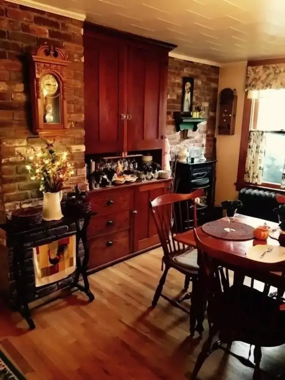 The Bella Ella Bed and Breakfast
