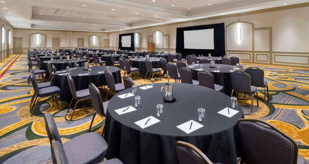 Hilton Indianapolis Hotel & Suites