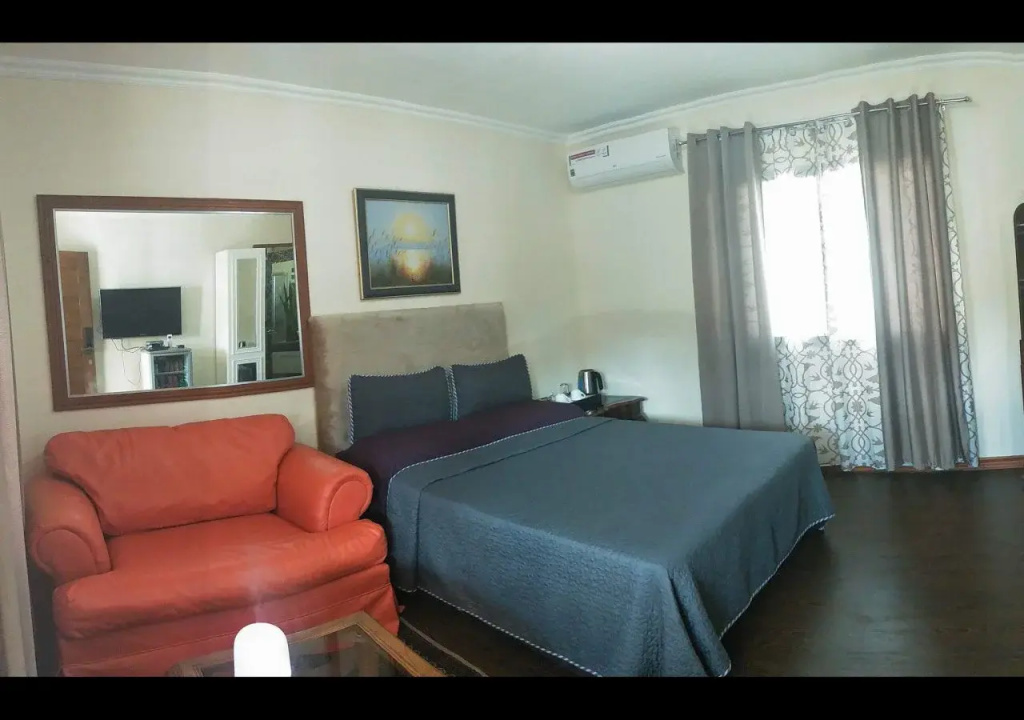 Foxy's Beach Resort