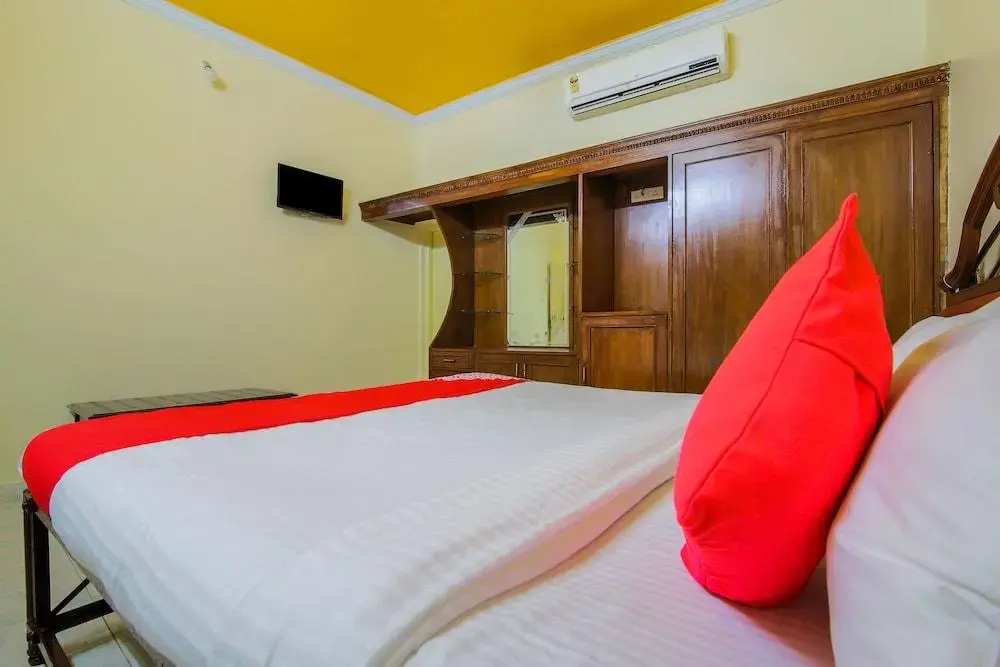 OYO 18441 Furtado's Beach House