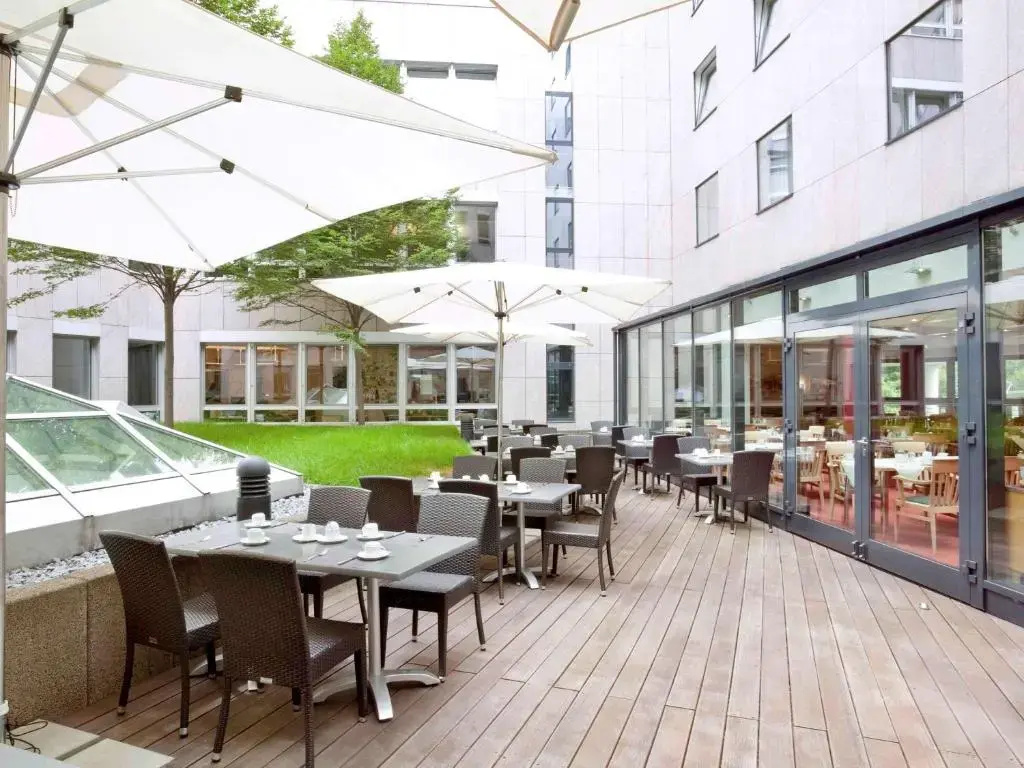 voco Dusseldorf Seestern by IHG
