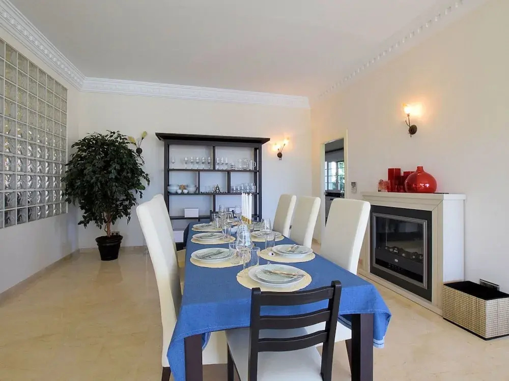 Gorgeous Villa in Benalmádena with Hot Tub & Pool