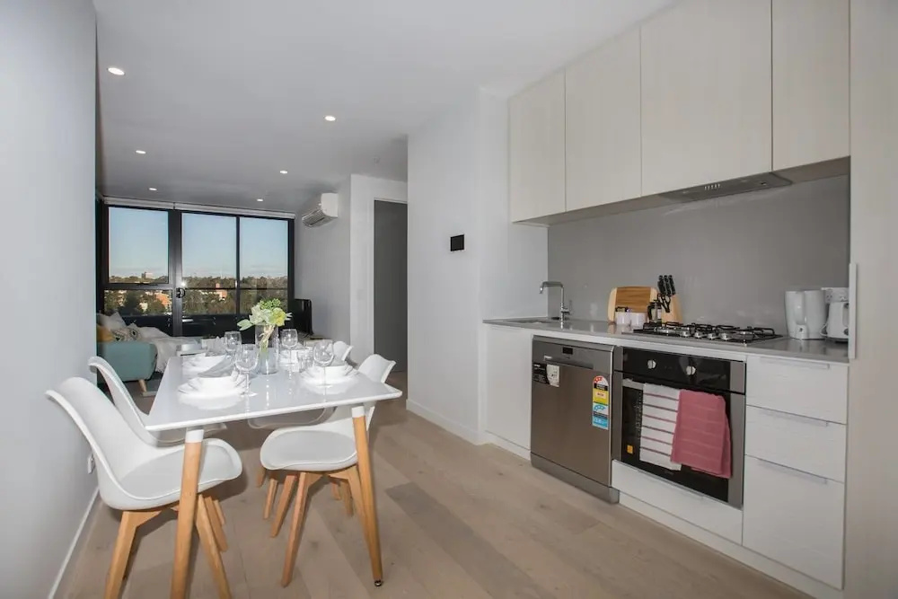 Stunning Apartment In Parkville