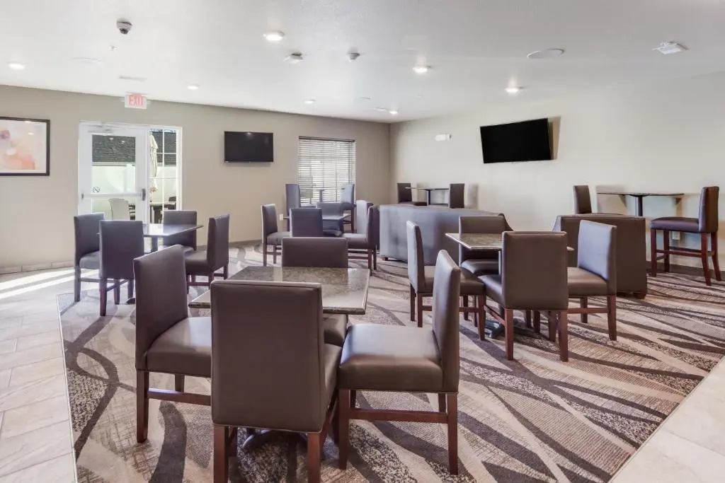 Cobblestone Inn & Suites-Fremont
