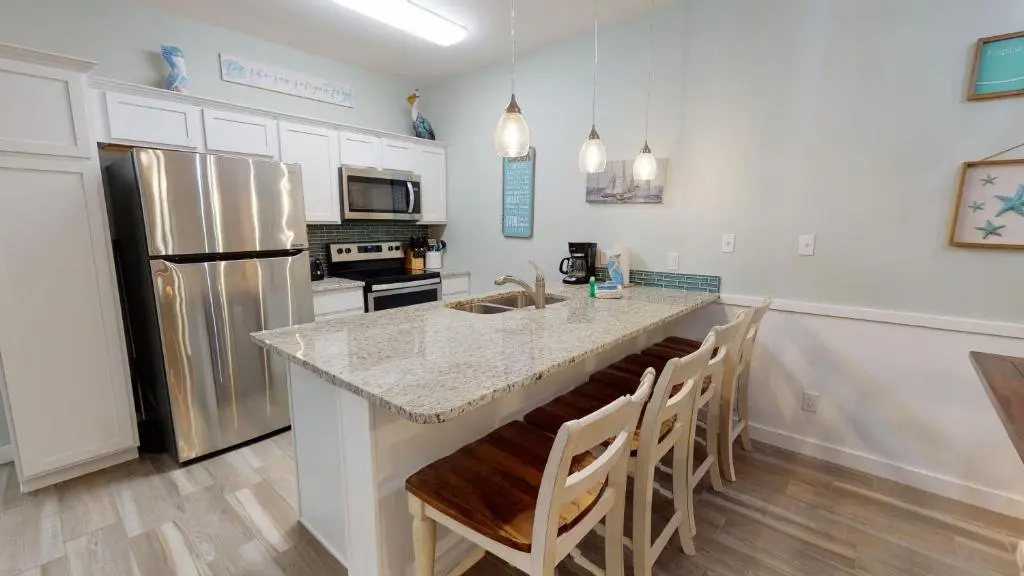 BC106 Stay and play at Twisted Pelican, this cozy home steps from all of the activities in Port A