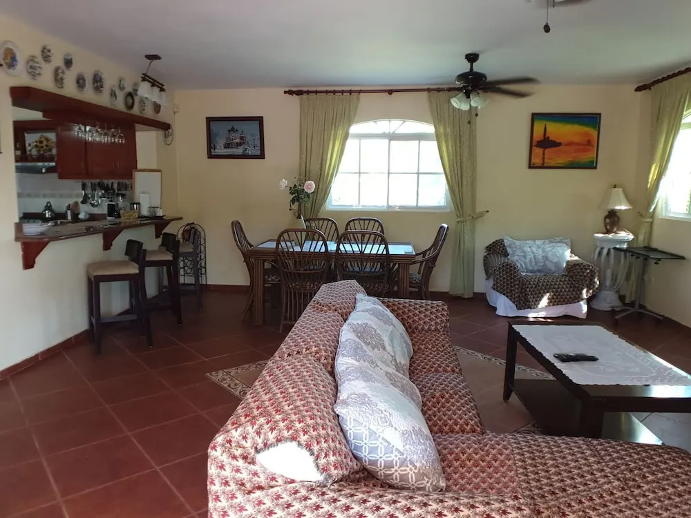 Great Privacy 3 Bedroom Villa Near the Beach