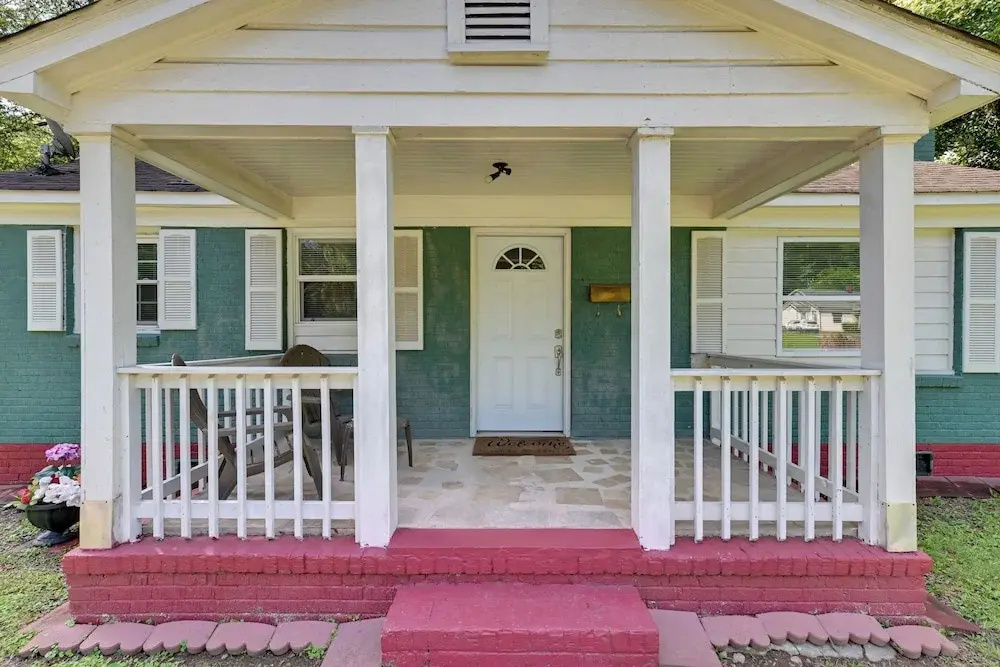 5 Mi to Uptown: Charlotte Hideaway w/ Yard