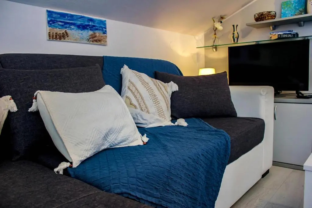 2 bedrooms appartement at Povljana 30 m away from the beach with sea view furnished balcony and wifi