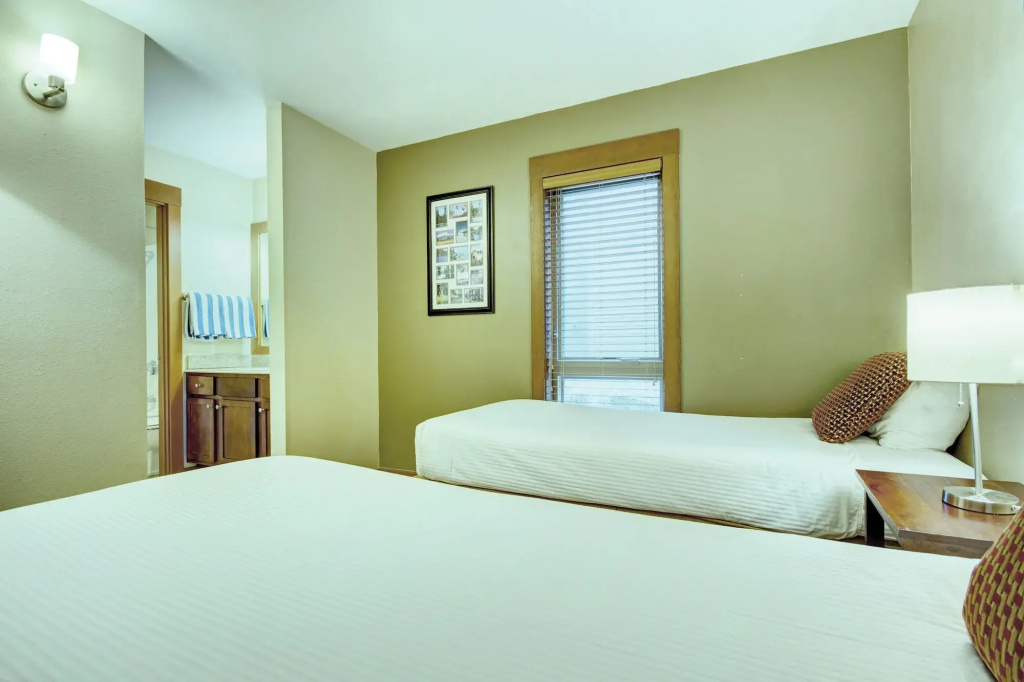 Seventh Mountain Resort