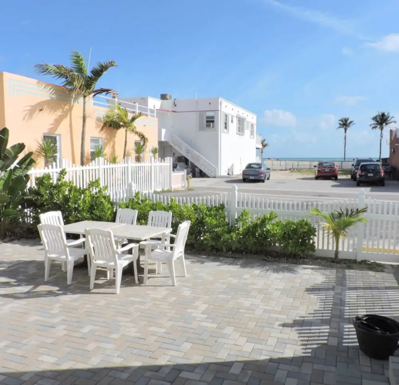 Ocean View 2/1 for 8 1/2 Block to Beach With Patio
