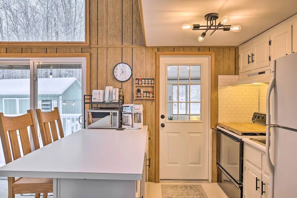 1 Block to Lake Poconos Getaway with Fire Pit!