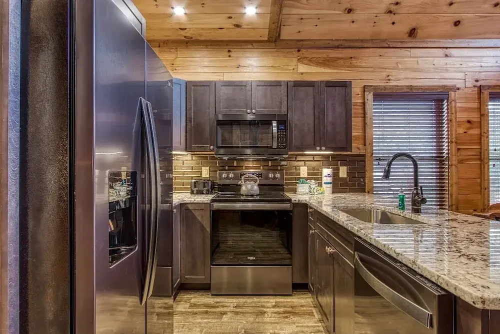 Ern805- Bearly Believe It! - Great Location! Close To Town And All The Action! 3 Bedroom Cabin by RedAwning