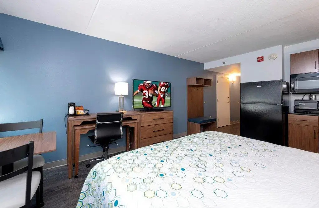 Red Roof Inn & Suites Wilmington – New Castle
