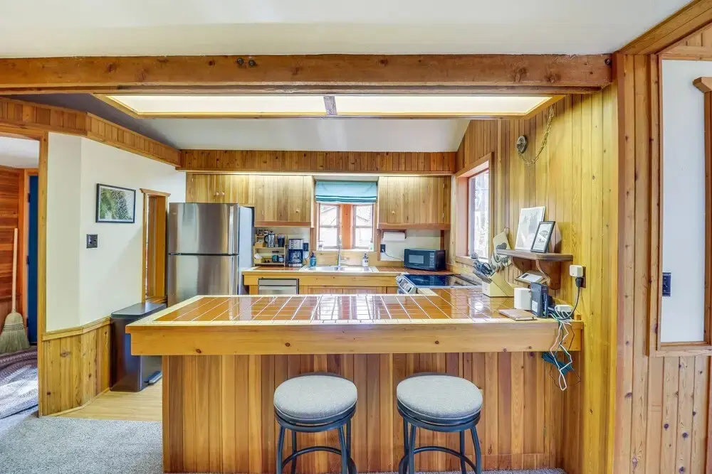 'griz Den' Cabin w/ 2 King Beds Near Glacier!