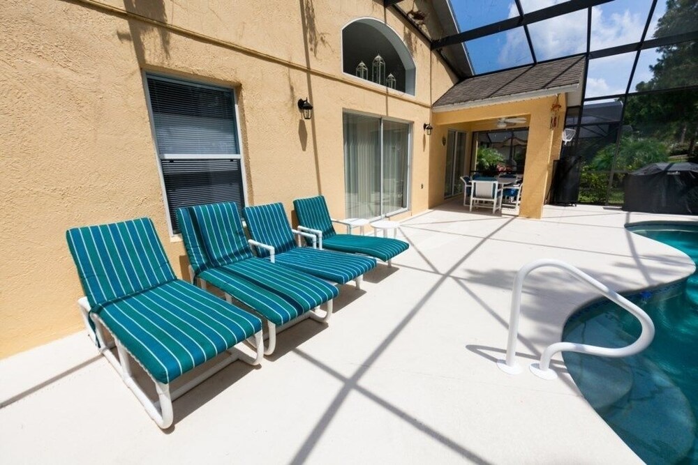 Gated Country Club Private Pool ! 4 Bedroom Home by RedAwning