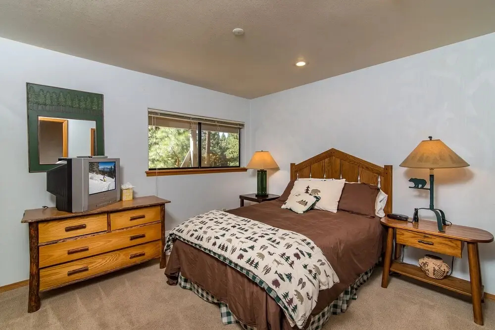 Roomy 5br W/ Hot Tub, Lake View & Beach Access 5 Bedroom Home