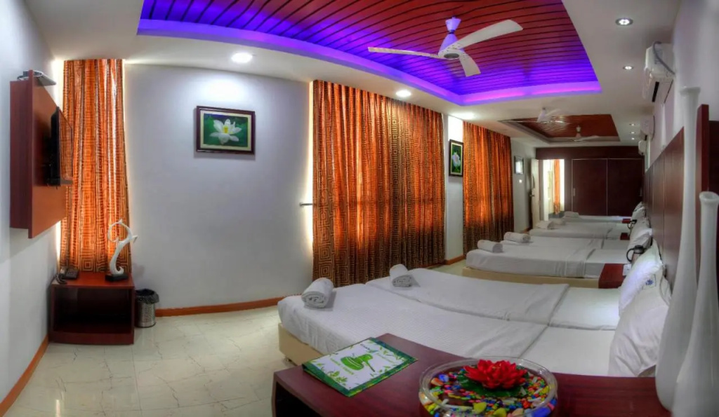 Rajmahal Inn