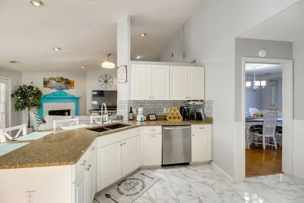Pet-friendly Savannah Gem - 12 Mi to Tybee Island!