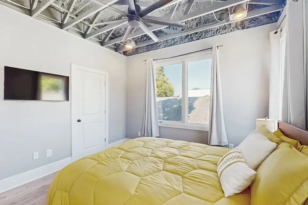 2BR Apartment w/ Balcony, Wifi & Full Kitchen