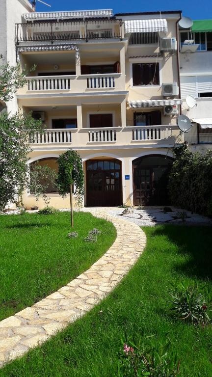 Salvia 4 Stars Apartment