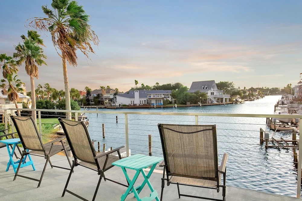 1893bays 5 Bedroom Home