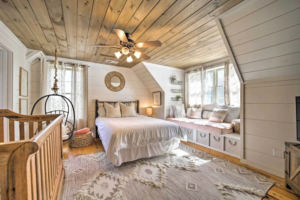 Deck + Fire Pits: Lake Toxaway Getaway!