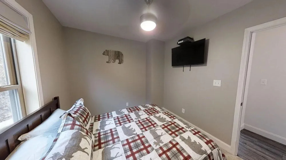 Distiller's Den 2 Bedroom Cabin by RedAwning