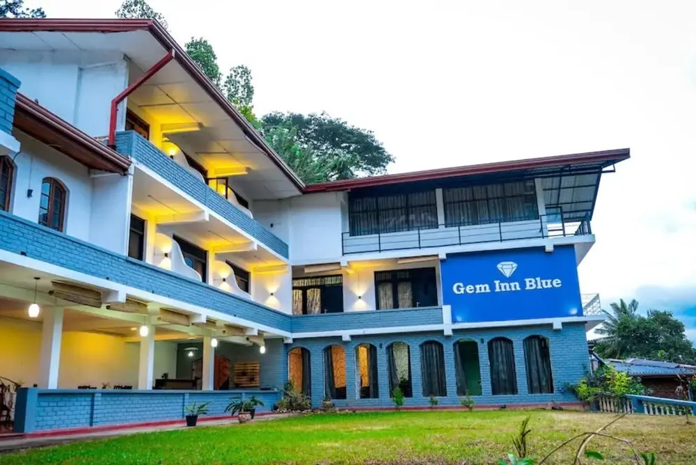 OYO 452 Gem In Blue