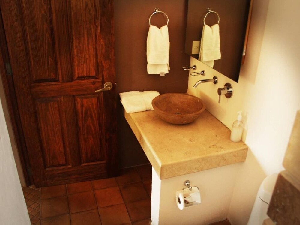 5 Minutes From Downtown, Great Views Casa Toscana