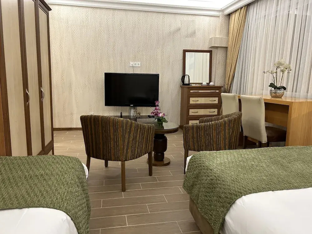Lily Rooms