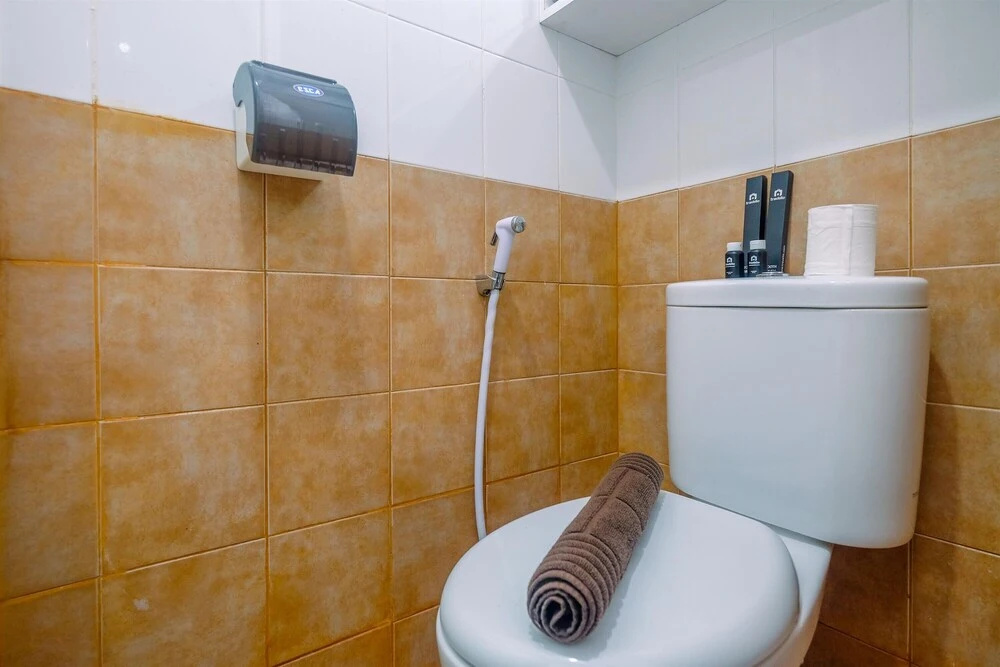 Trendy Connecting Mall 2BR Green Pramuka Apartment
