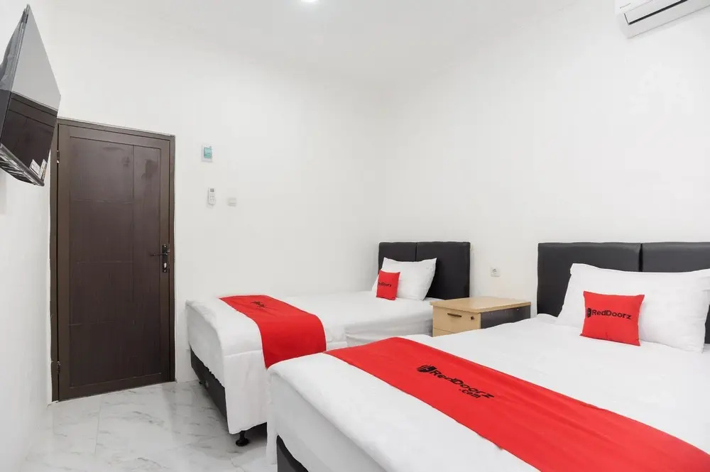 RedDoorz Syariah @ Sakura Hotel Jatiwaringin