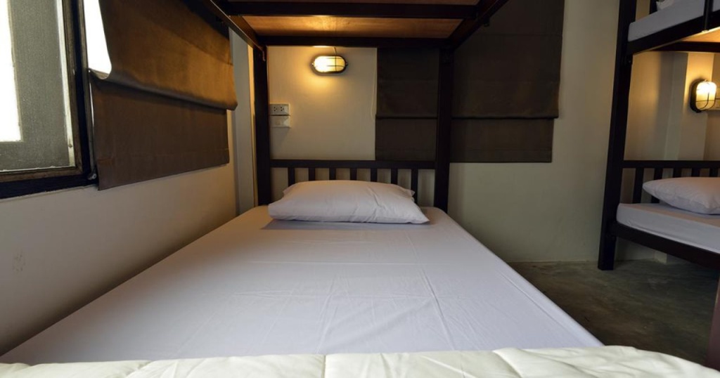 Some Rest Hostel Khao San