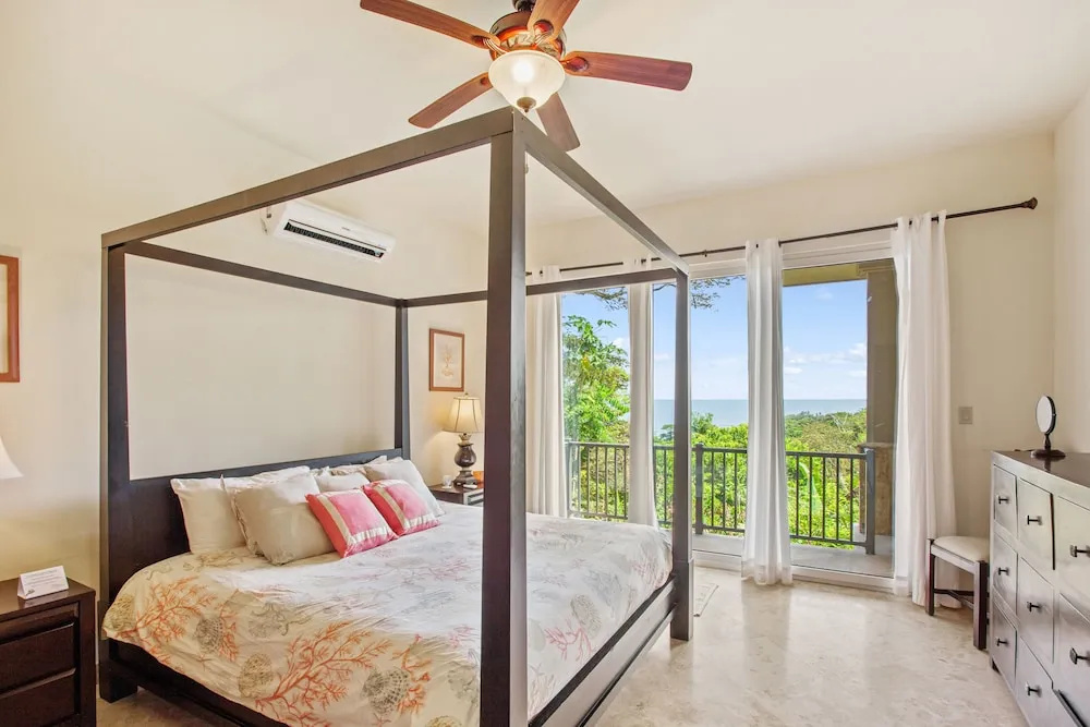 Red Frog Beach Island Resort