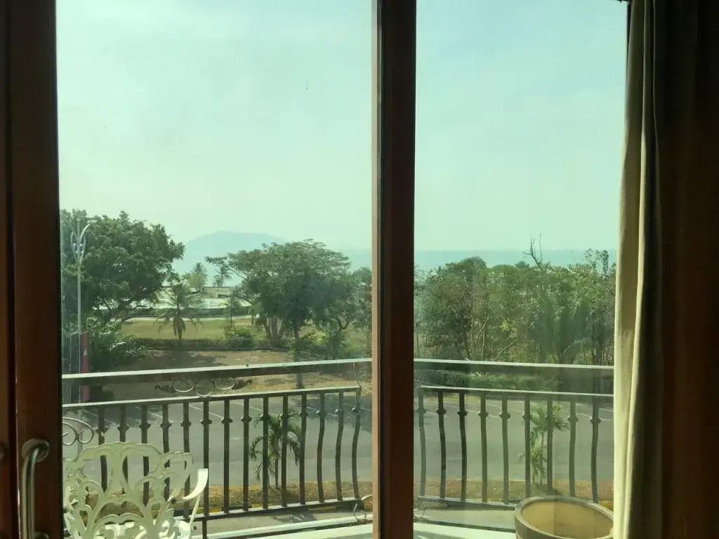 Rock Royal Hotel & Resort