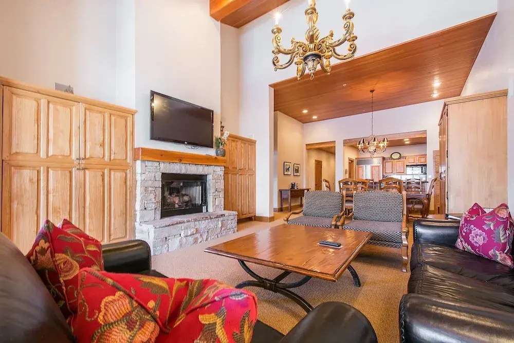 Premium Luxury Five Bedroom Townhouse with Hot Tub and Majestic Mountain Views 5 Townhouse by RedAwning
