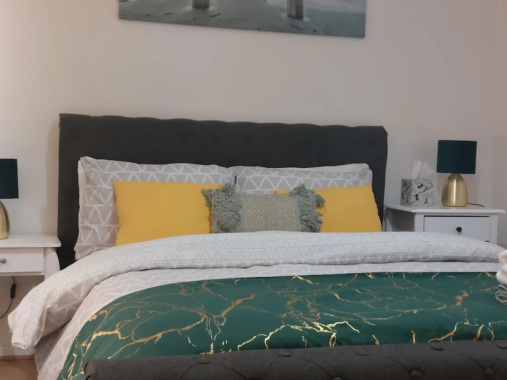 2-bed House in the Heart of Woodhouse, Leeds