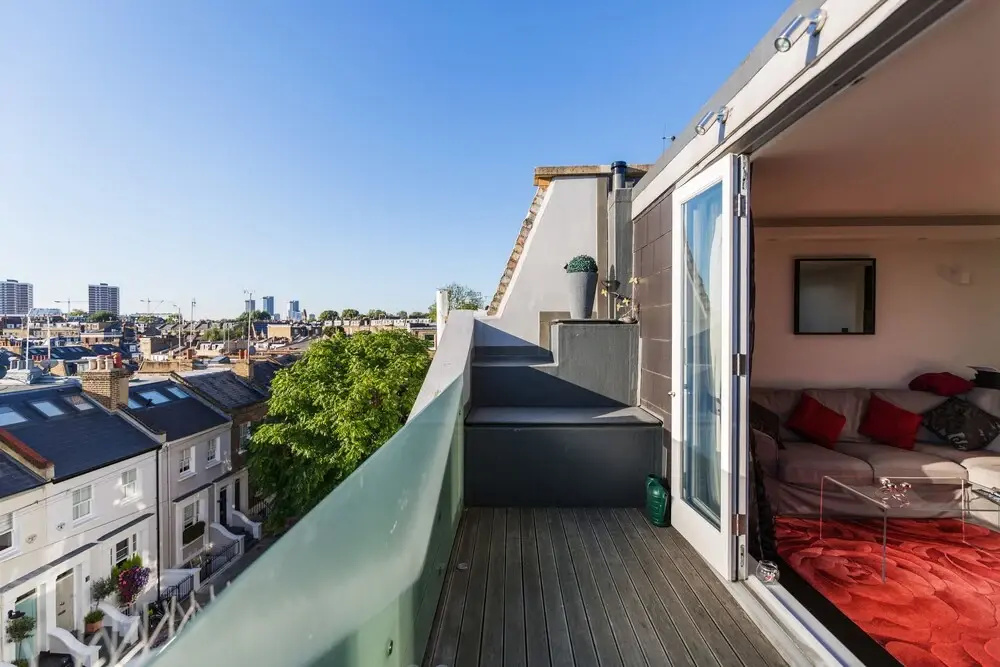 Olympia 2 Bed Duplex by BaseToGo