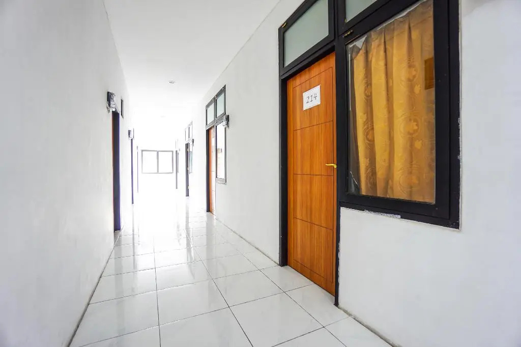 OYO 1693 Edward Residence Malalayang