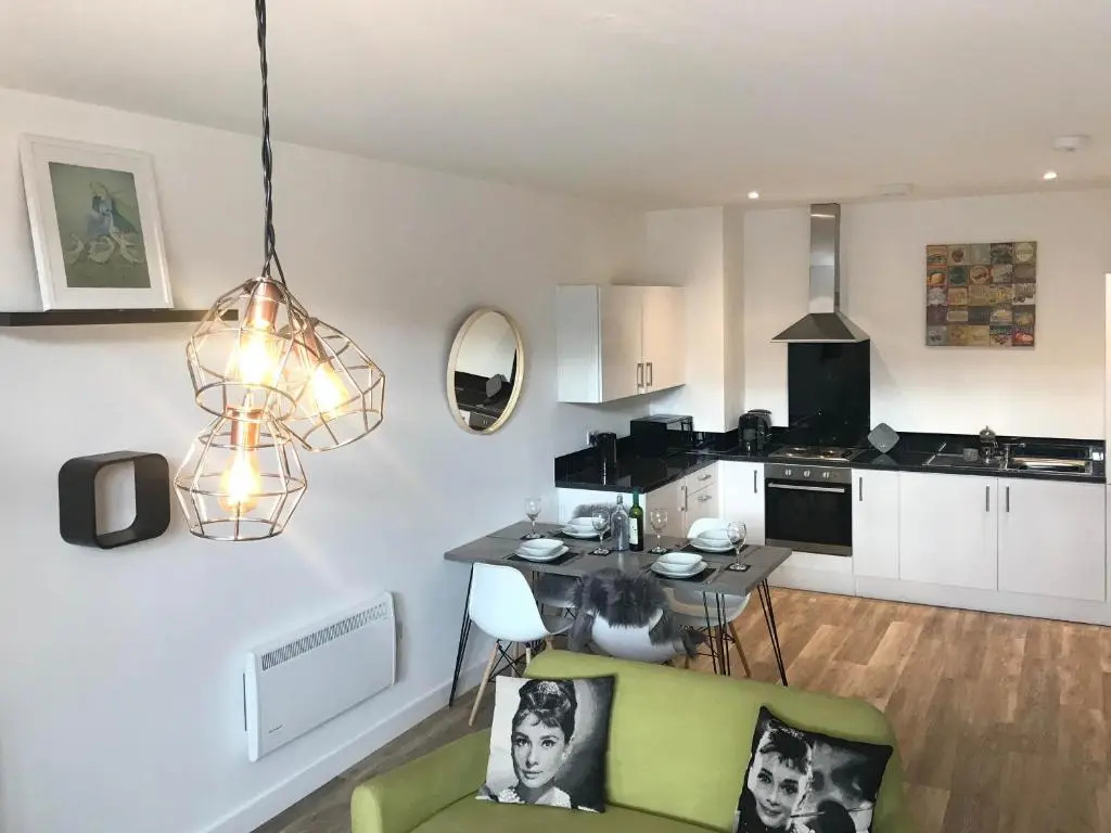 Luxury 1 Bed apartment in City Centre with parking