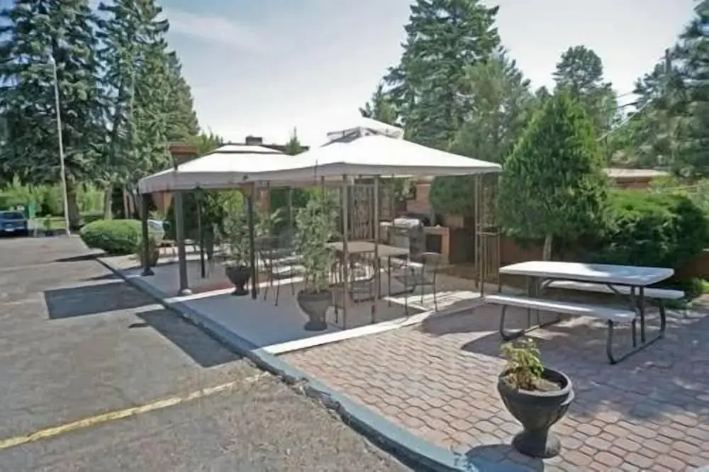 Rainbow Lodge and Inn